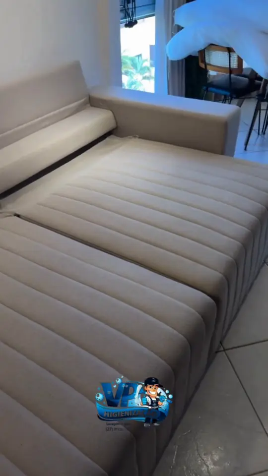 Sofá claro higienizado
