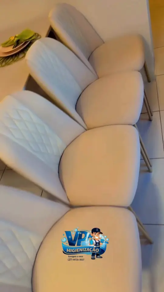 Cadeiras de jantar higienizadas