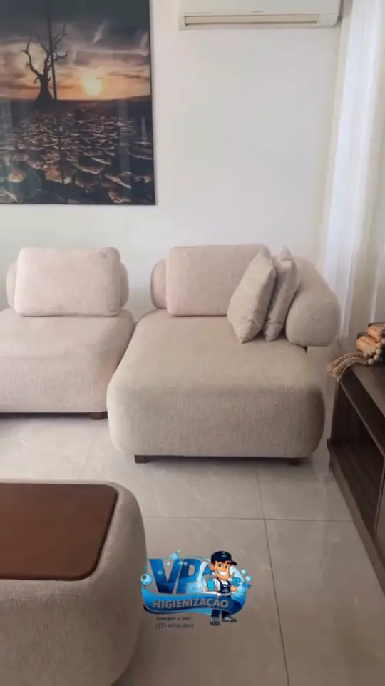 Conjunto de sofás bege higienizados